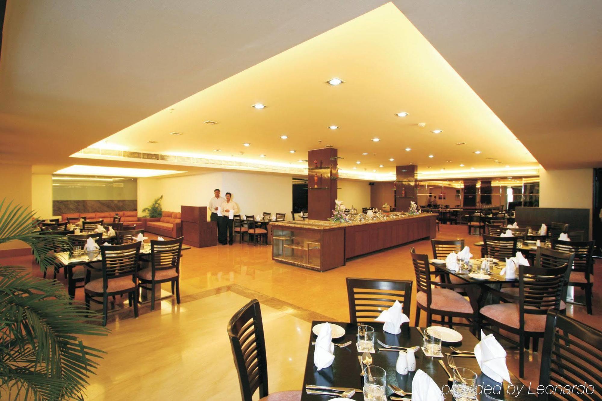 Taurus Sarovar Portico Nova Deli Restaurante foto